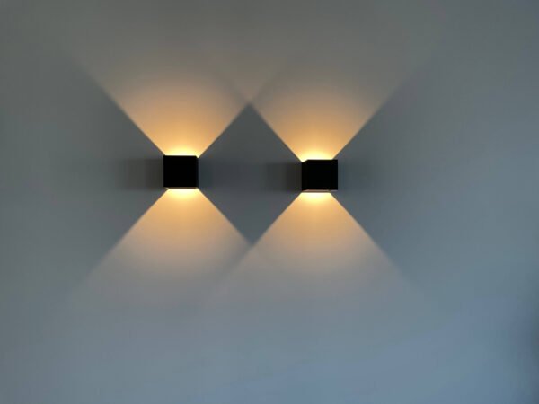 Wandlamp zwart led cube - Afbeelding 2