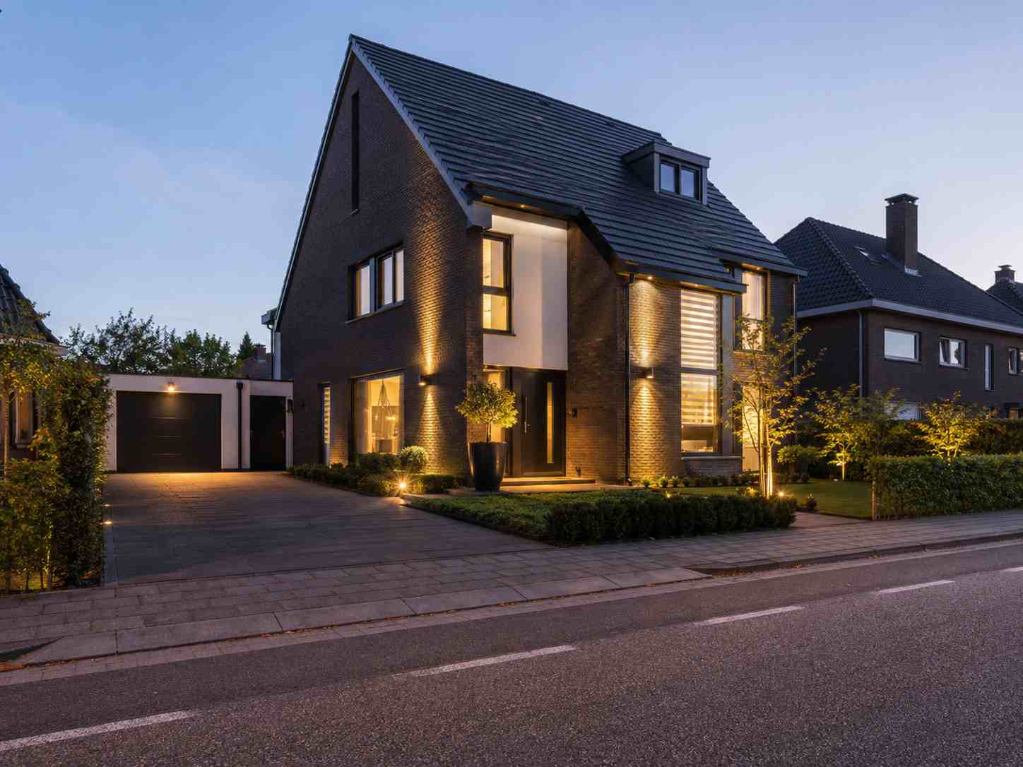 modern_huis_bij_schemering_90kb