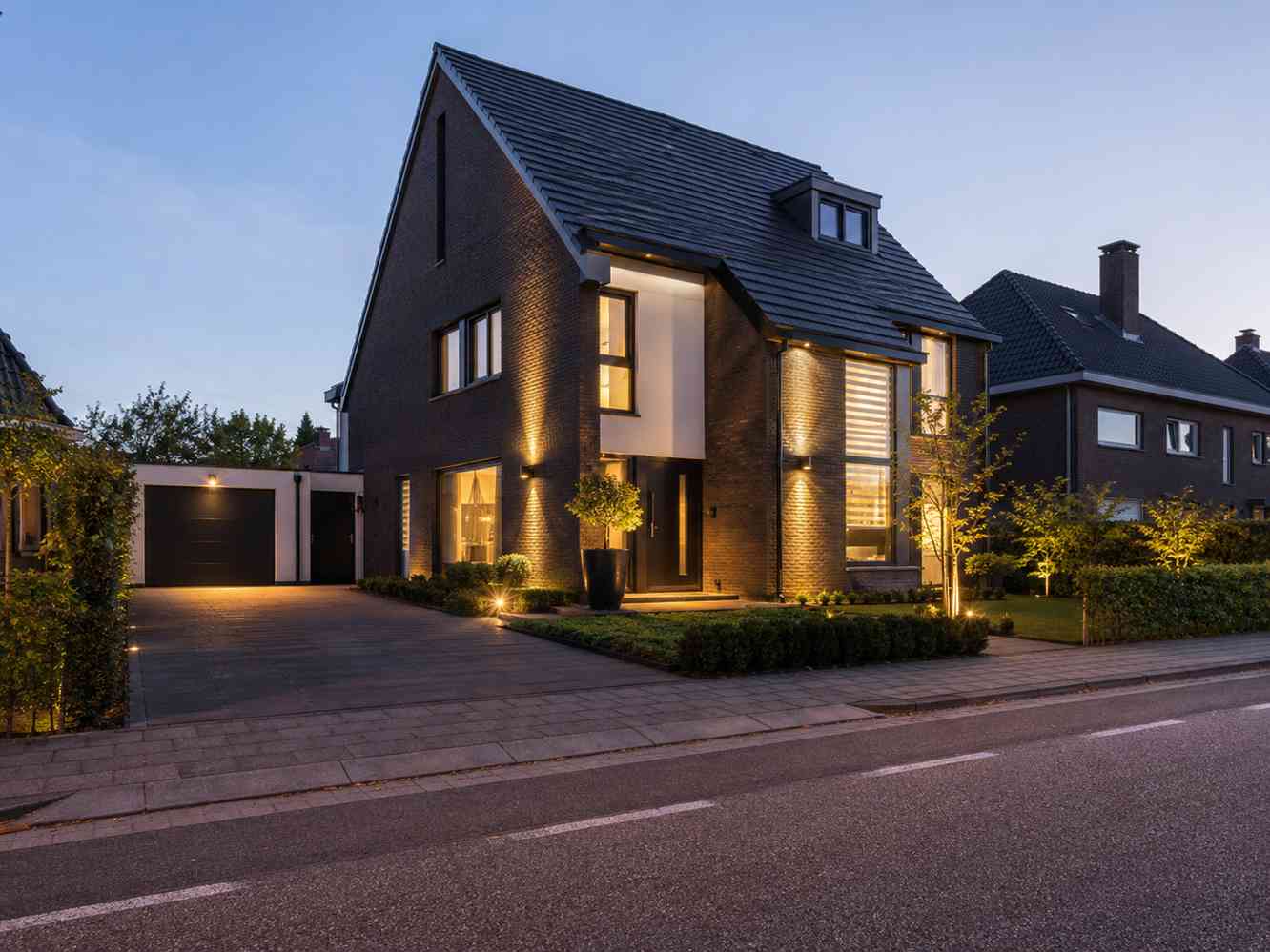 modern_huis_bij_schemering_90kb